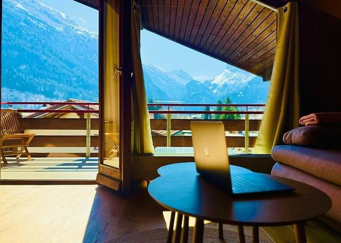 Amazing River And Mountain View كاندرستغ