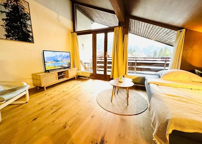 Amazing River And Mountain View شقة *